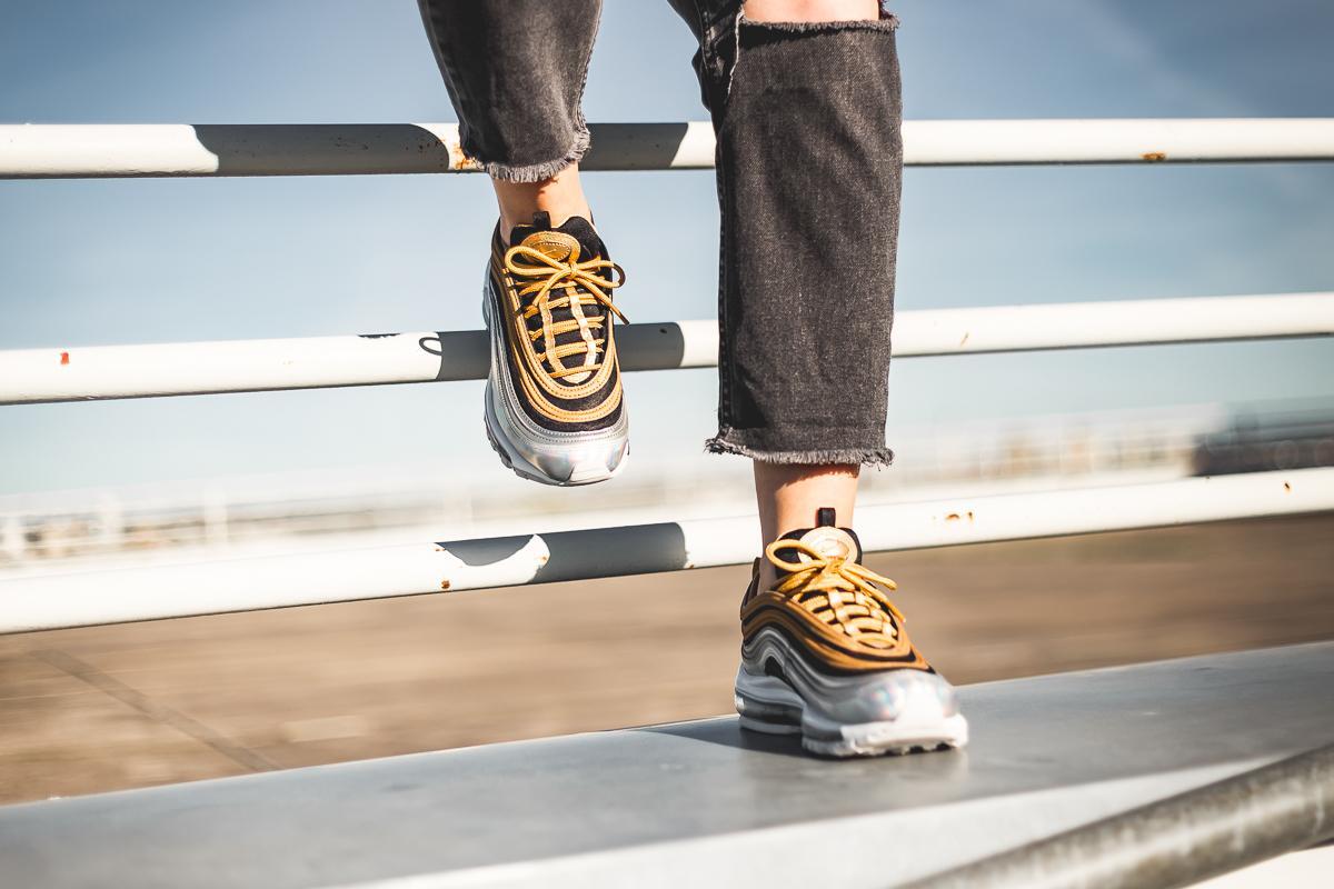 Air max 97 hotsell metallic gold on feet